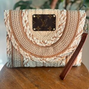 Elegant Louis Vuitton Cream and Tan Clutch